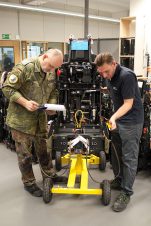 Service & Engineering - Schleudersitz (Foto: Autoflug) 