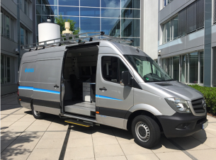 Das Abwehrsystem von ESG passt in einen Kleinbus – ideal für schnell wechselnde Einsatzorte. (ESG Elektroniksystem- und Logistik-GmbH)