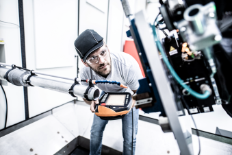Laser Shock Peening (LSP) macht Oberflächen resistenter gegen Ermüdungserscheinungen.