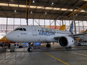 Ein Stück Zukunft auf der Luftfahrtkonferenz: Der A319 neo verbraucht pro Passagier auf 100 km unter 2 Liter Kerosin. 