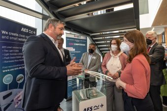 Presserundgang durch die begleitende Ausstellung mit hochrangigen Vertretern aus Industrie und Politik