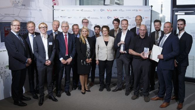 Preisträger und Laudatoren des Ersten Innovationspreises der Deutschen Luftfahrt Preisträger und Laudatoren des Ersten Innovationspreises der Deutschen Luftfahrt