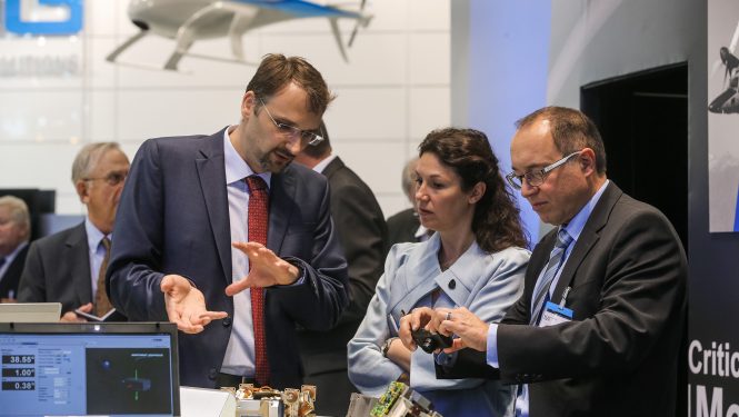 Quellenangabe: "obs/Messe Berlin - Ralf Günther" Themenspezifische Touren führen Fachbesucher direkt zu den entsprechenden Ausstellern auf der ILA 2016 (1.-4.6.).