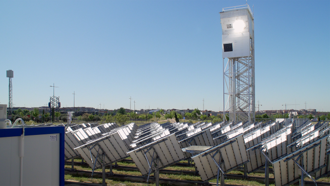 Solaranlage zur solaren Herstellung von Kerosin Solaranlage zur solaren Herstellung von Kerosin
