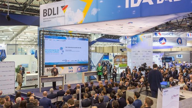  Die Preisverleihung des 3. Innovationspreis der Deutschen Luftfahrt am 25. 04. 2018 im FutureLab der ILA in Berlin. Weit über 200 Gäste, darunter zahlreiche prominente Repräsentanten der Luftfahrtbranche, feierten hier die Ehrung der Sieger.