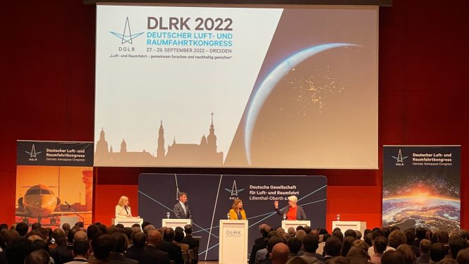Klimaneutrale Luftfahrt „Made in Germany“ wurde beim 71. Deutschen Luft- und Raumfahrtkongress diskutiert Klimaneutrale Luftfahrt „Made in Germany“ wurde beim 71. Deutschen Luft- und Raumfahrtkongress diskutiert.