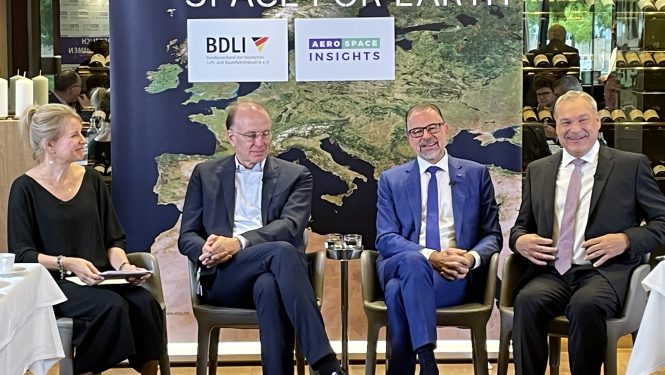 v.l.n.r.: Nicole Thalhofer, Abteilungsleiterin Raumfahrt im BDLI (Moderation), Marco Fuchs, BDLI-Vize-Präsident Raumfahrt, Mitglied im BDLI-Präsidium, Dr. Josef Aschbacher, Generaldirektor der Europäischen Weltraumorganisation (ESA) & Dr. Walther Pelzer, Vorstandsmitglied Deutsches Zentrum für Luft- und Raumfahrt e.V. (DLR), Leiter der Deutschen Raumfahrtagentur im DLR. v.l.n.r.: Nicole Thalhofer, Abteilungsleiterin Raumfahrt im BDLI (Moderation), Marco Fuchs, BDLI-Vize-Präsident Raumfahrt, Mitglied im BDLI-Präsidium, Dr. Josef Aschbacher, Generaldirektor der Europäischen Weltraumorganisation (ESA) & Dr. Walther Pelzer, Vorstandsmitglied Deutsches Zentrum für Luft- und Raumfahrt e.V. (DLR), Leiter der Deutschen Raumfahrtagentur im DLR.