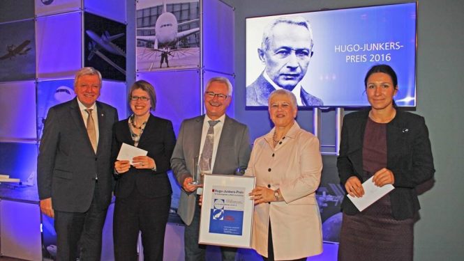Von links nach rechts: Volker Bouffier, MP des Landes Hessen; Cornelia von Ammon, BDLI; Preisträger Jürgen Bischoff; Renate Strecker, LPC; Charlotte Huck-Junkers, Hugo-Junkers-Stiftung LPC Jahrestagung