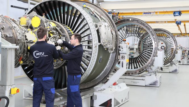 Die MTU hat die weltweit erste bodengeführte Endmontagelinie für Getriebefan-Triebwerke in München geschaffen. 