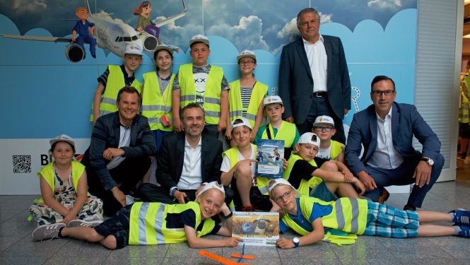 Die Gewinner des Grundschulwettbewerbs "Zukunftsflieger" Die Gewinner des Grundschulwettbewerbs "Zukunftsflieger"