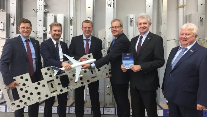 MdB Dr. Reinhard Brandl und Volker Thum besuchen Biersack Aerospace MdB Dr. Reinhard Brandl und Volker Thum besuchen Biersack Aerospace