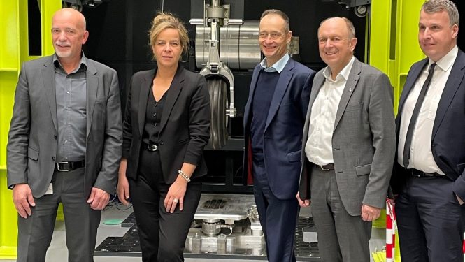 Robert Heggemann, Mona Neubaur -Stellvertretende Ministerpräsidentin des Landes Nordrhein-Westfalen, Dr. Stefan Berndes-BDLI, Christoph Rüther-Landrat des Kreises Paderborn, Dr. Harald Cremer-Geschäftsführer NRW AeroSpace Robert Heggemann, Mona Neubaur -Stellvertretende Ministerpräsidentin des Landes Nordrhein-Westfalen, Dr. Stefan Berndes-BDLI, Christoph Rüther-Landrat des Kreises Paderborn, Dr. Harald Cremer-Geschäftsführer NRW AeroSpace