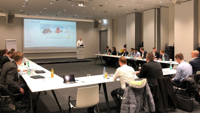 Der von der Heinkel Group geleitete Arbeitskreis entwickelt ein wegweisendes Handbuch für die Konstruktion von 3-D-Bauteilen für die Luftfahrt. Der von der Heinkel Group geleitete Arbeitskreis entwickelt ein wegweisendes Handbuch für die Konstruktion von 3-D-Bauteilen für die Luftfahrt.