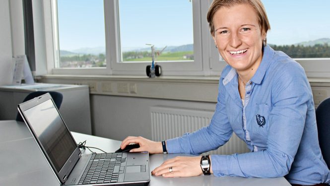 Ingrid Kirchmann, Ingenieurin bei der Liebherr-Aerospace Lindenberg GmbH