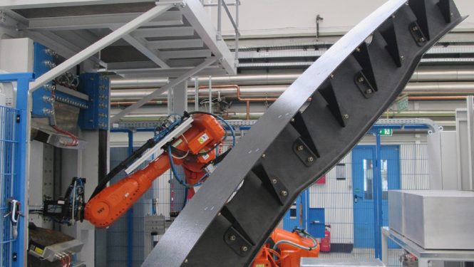 OSFIT Spant Demonstrator vor Fertigungsanlage OSFIT Spant Demonstrator vor Fertigungsanlage