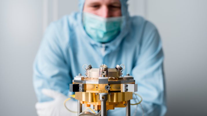 Jena-Optronik steuert für Sentinel-4 mehrere optische Systeme bei, die hochaufgelöste Aufnahmen unseres Planeten Erde machen. © Florian Brill für Jena-Optronik GmbH