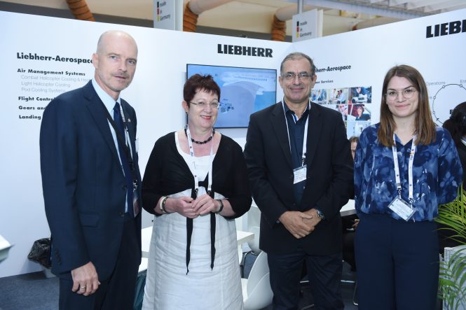 Die deutsche Generalkonsulin, Frau Hellwig-Boette, besucht den German Pavilion Die deutsche Generalkonsulin, Frau Hellwig-Boette, besucht den German Pavilion