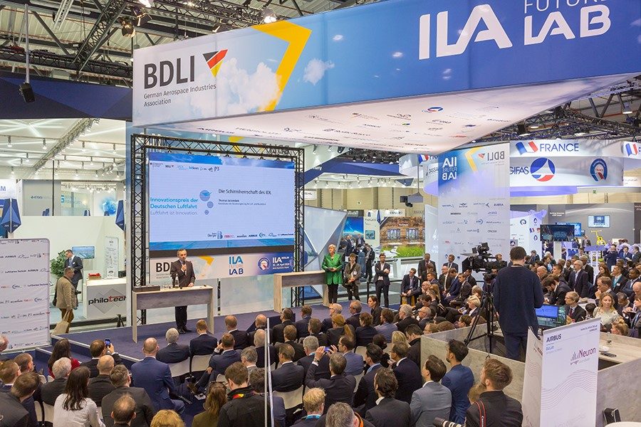  Die Preisverleihung des 3. Innovationspreis der Deutschen Luftfahrt am 25. 04. 2018 im FutureLab der ILA in Berlin. Weit über 200 Gäste, darunter zahlreiche prominente Repräsentanten der Luftfahrtbranche, feierten hier die Ehrung der Sieger.