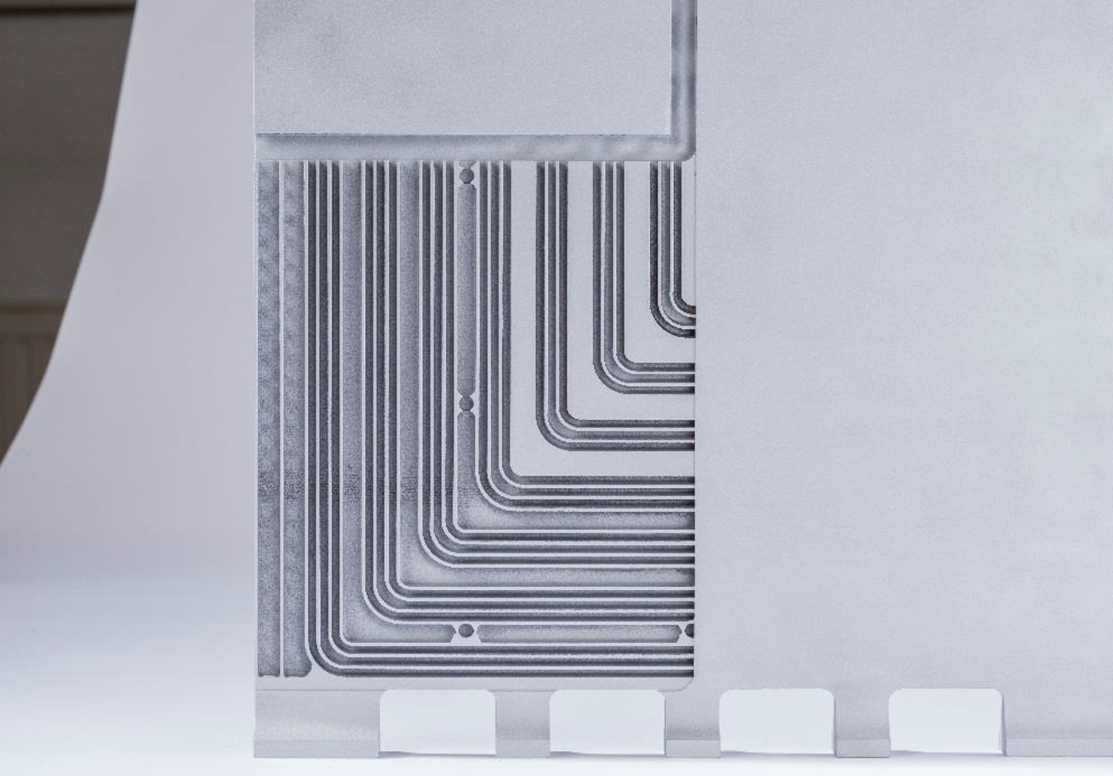 Die 3-D-gedruckten Kanäle auf den innovativen Kühlplatten von APworks