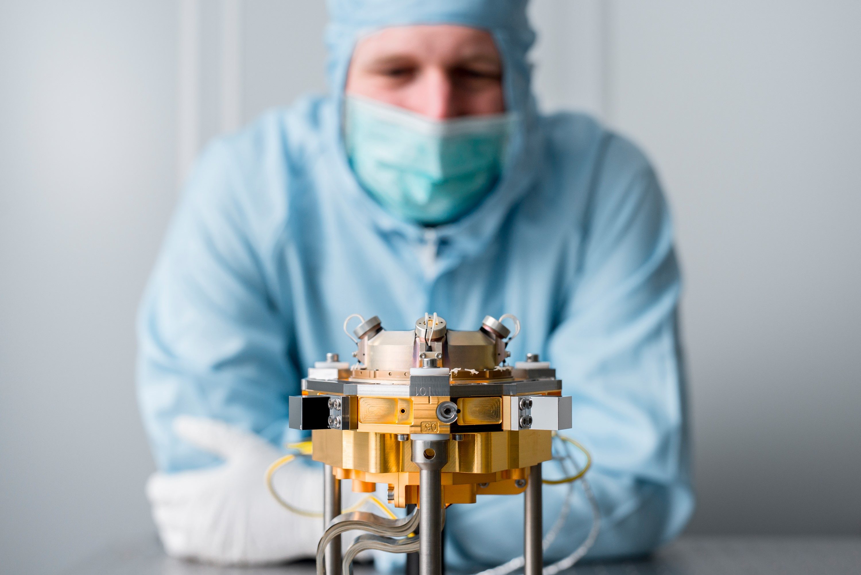 Jena-Optronik steuert für Sentinel-4 mehrere optische Systeme bei, die hochaufgelöste Aufnahmen unseres Planeten Erde machen. © Florian Brill für Jena-Optronik GmbH