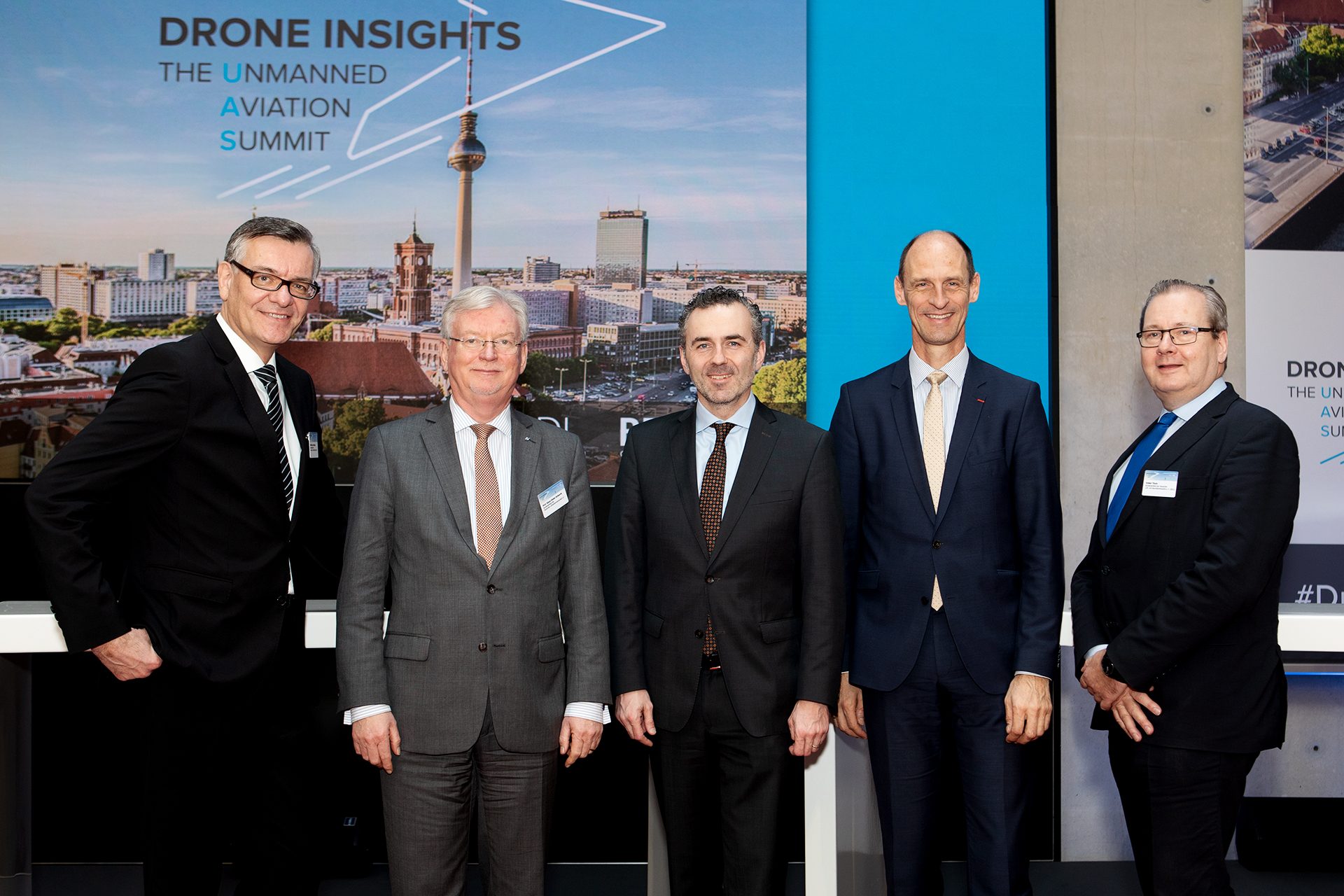 v.l.n.r.: Matthias von Randow, Geschäftsführer BDL; Prof. Klaus-Dieter Scheurle, Präsident des BDL; Thomas Jarzombek, Koordinator der Bundesregierung für Luft- und Raumfahrt; Dr. Klaus Richter, Präsident des BDLI; Volker Thum, BDLI-Hauptgeschäftsführer 