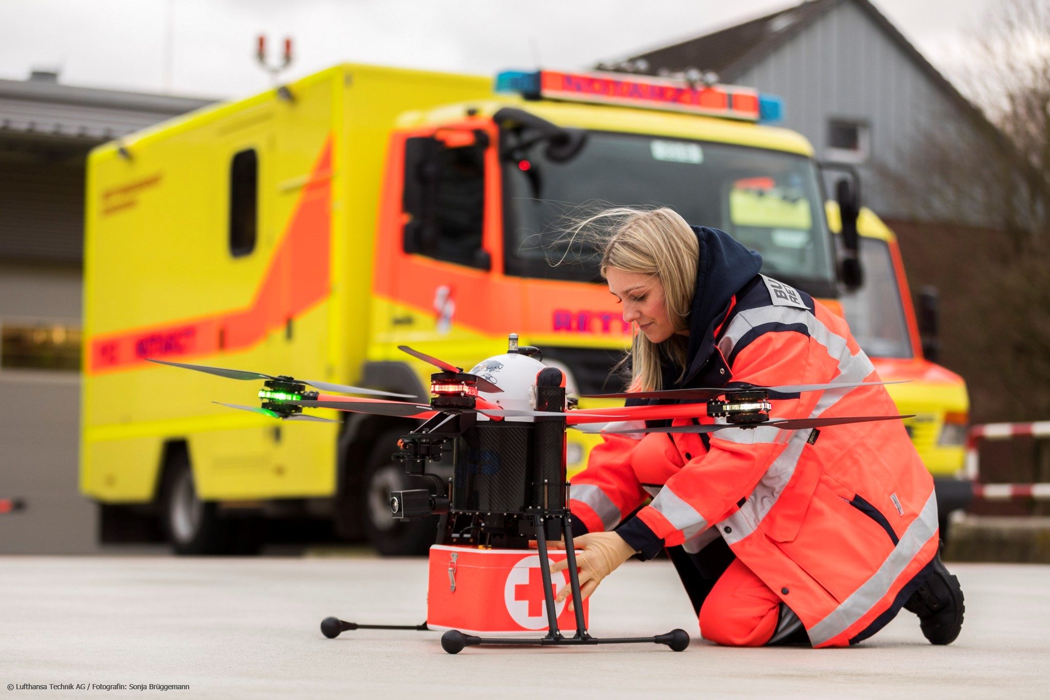 Drohnen statt Blaulichtfahrzeuge können künftig den akuten Transport medizinischer Proben übernehmen – und die Patientenversorgung verbessern. 