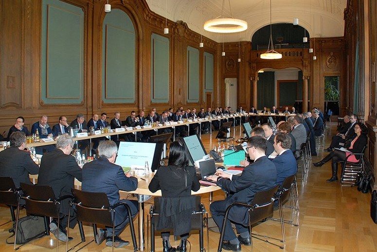 Runder Tisch Luftfahrtindustrie im Bundeswirtschaftsministerium (© BMWi/Andreas Mertens)