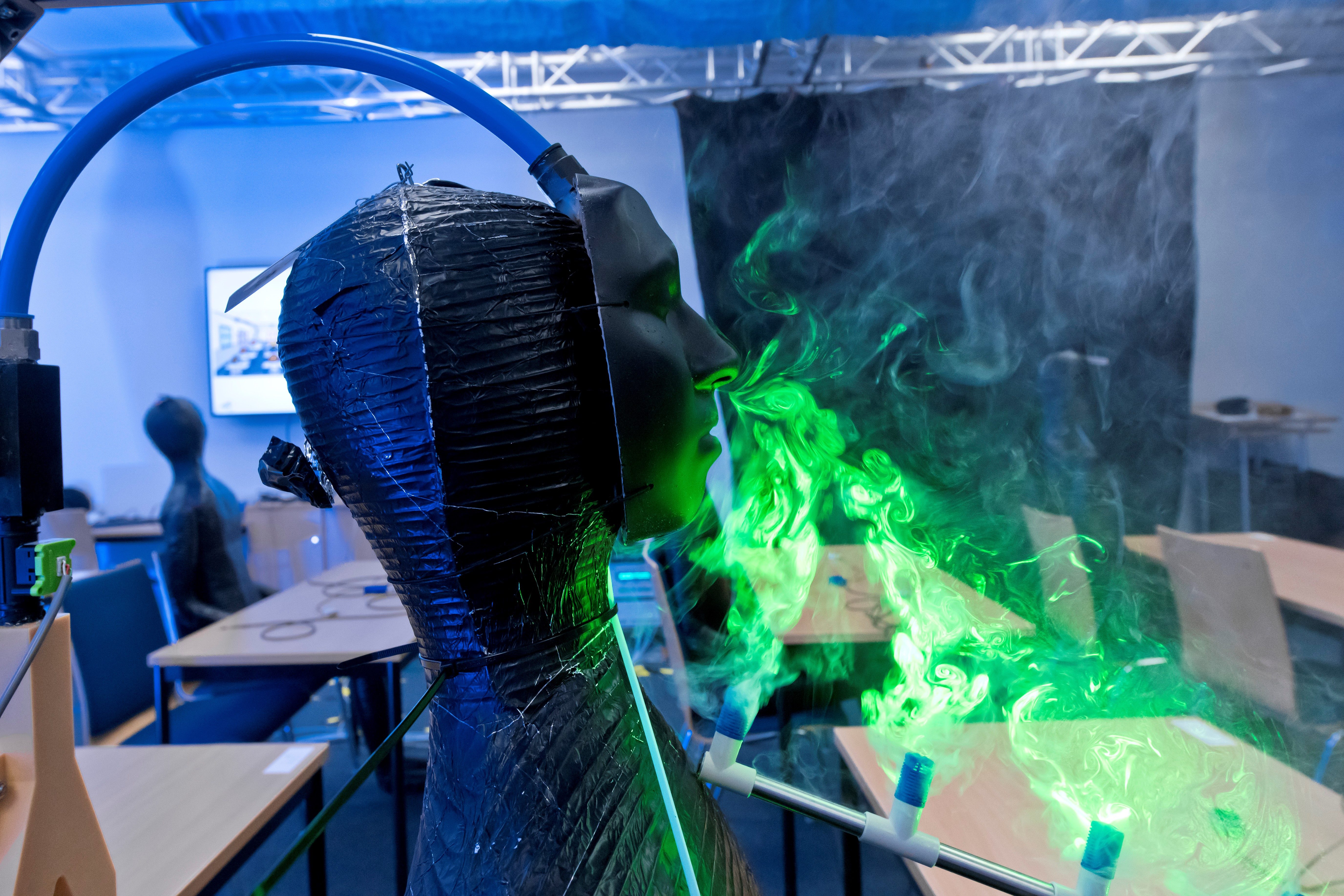 In mehrtägigen Messungen hat das Institut für Aerodynamik und Strömungstechnik des DLR die Virenbelastung der Luft untersucht, die mit dem neuen Lüftungssystem erzeugt wird.  © DLR